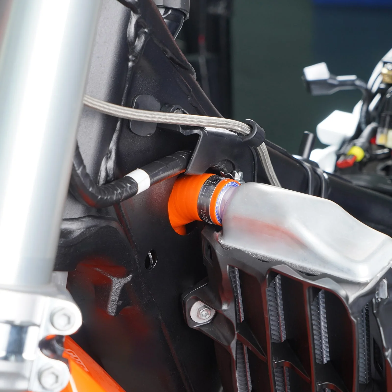 Frame T-Piece Hose Clamp Kit For KTM 125-450 XC/SX 23-24 XCW/EXC 2024 Husqvarna 125-501 TE 2024 GasGas EX/EC 2024 - Image 3