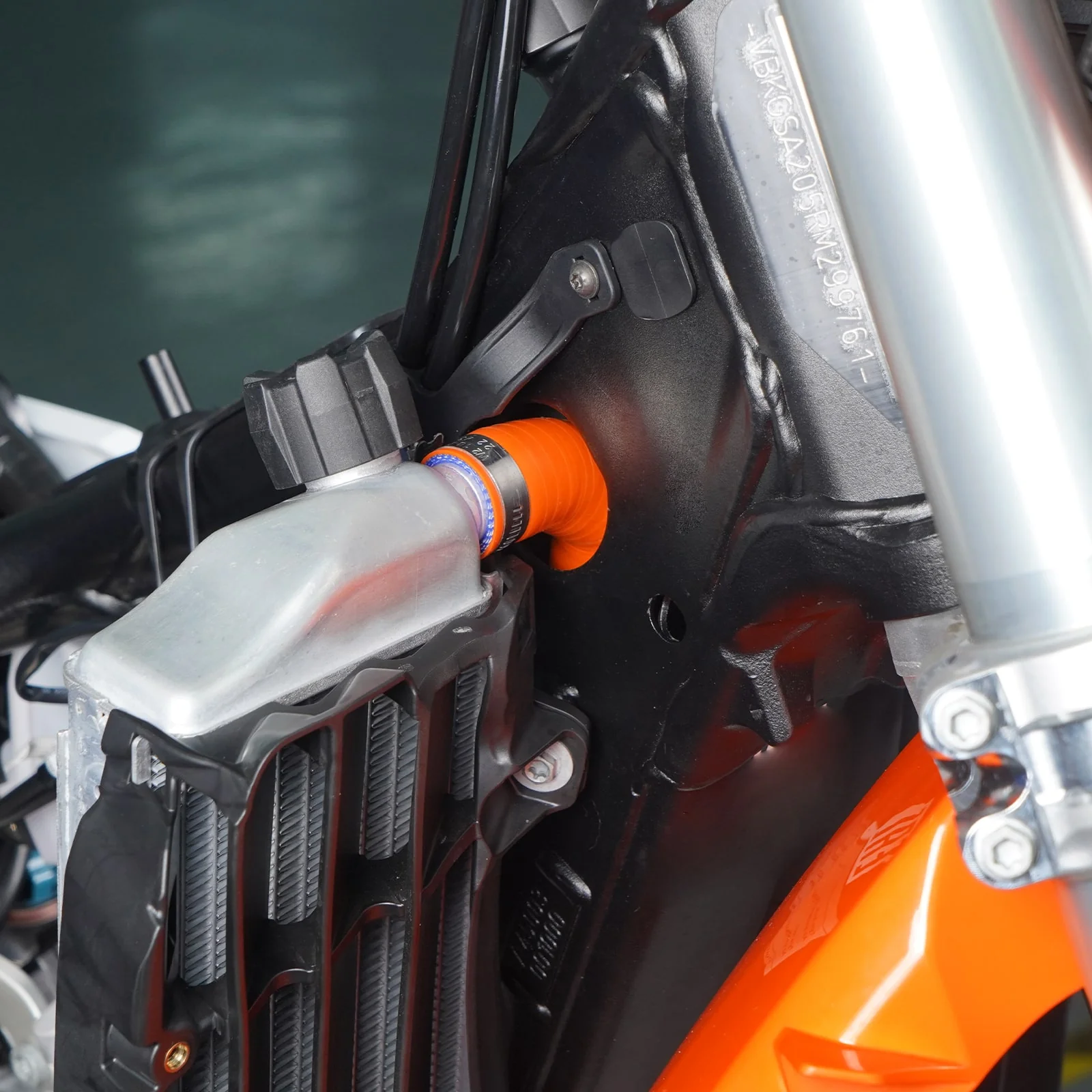 Frame T-Piece Radiator Hose Kit For KTM 125-500 XCW/EXC/EXCF 20-23 Husqvarna 125-501 TE/FE 20-23 GasGas - Image 2